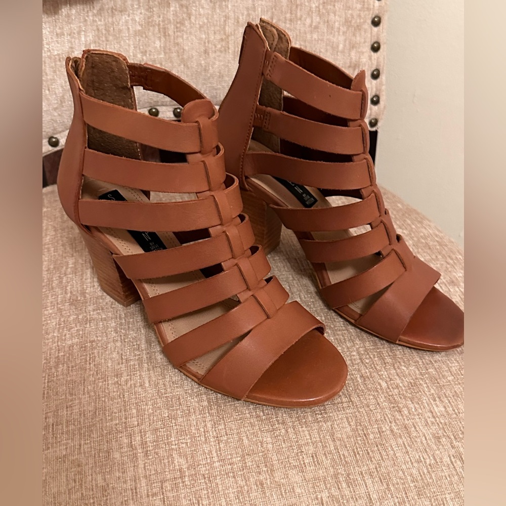 Steve Madden leather strap sandals